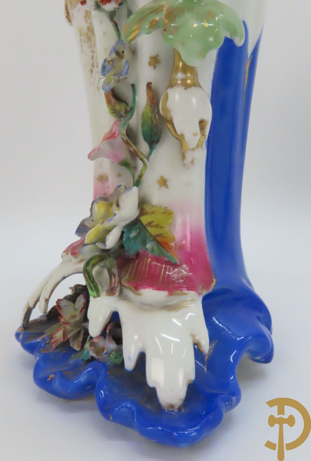 Paar Vieux Paris cornetvazen met rocailles, 19e