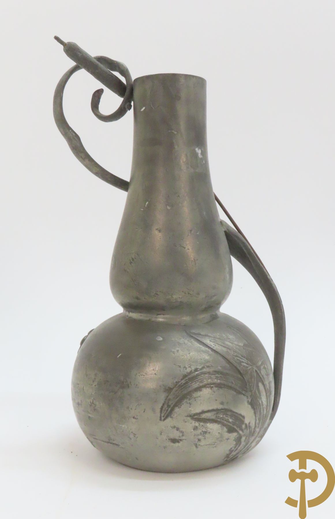 Verzilverde vaas met vogeldecor, Kayser gemerkt + 3 tinnen Art Deco vaasjes w.o. 1 gemerkt Hering + tinnen Art Deco inktstel