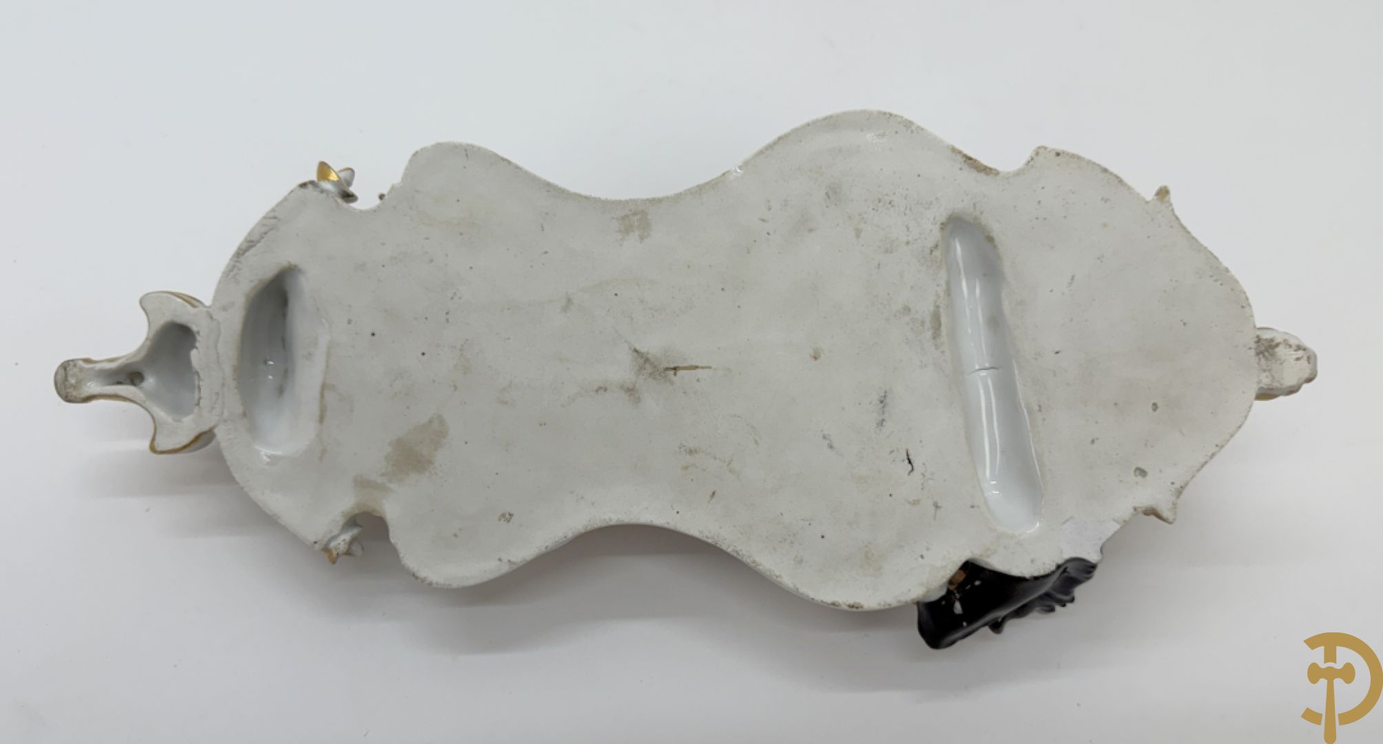 Meerkleurig Vieuw Paris wijwatervat met Sint Michael doodt de draak