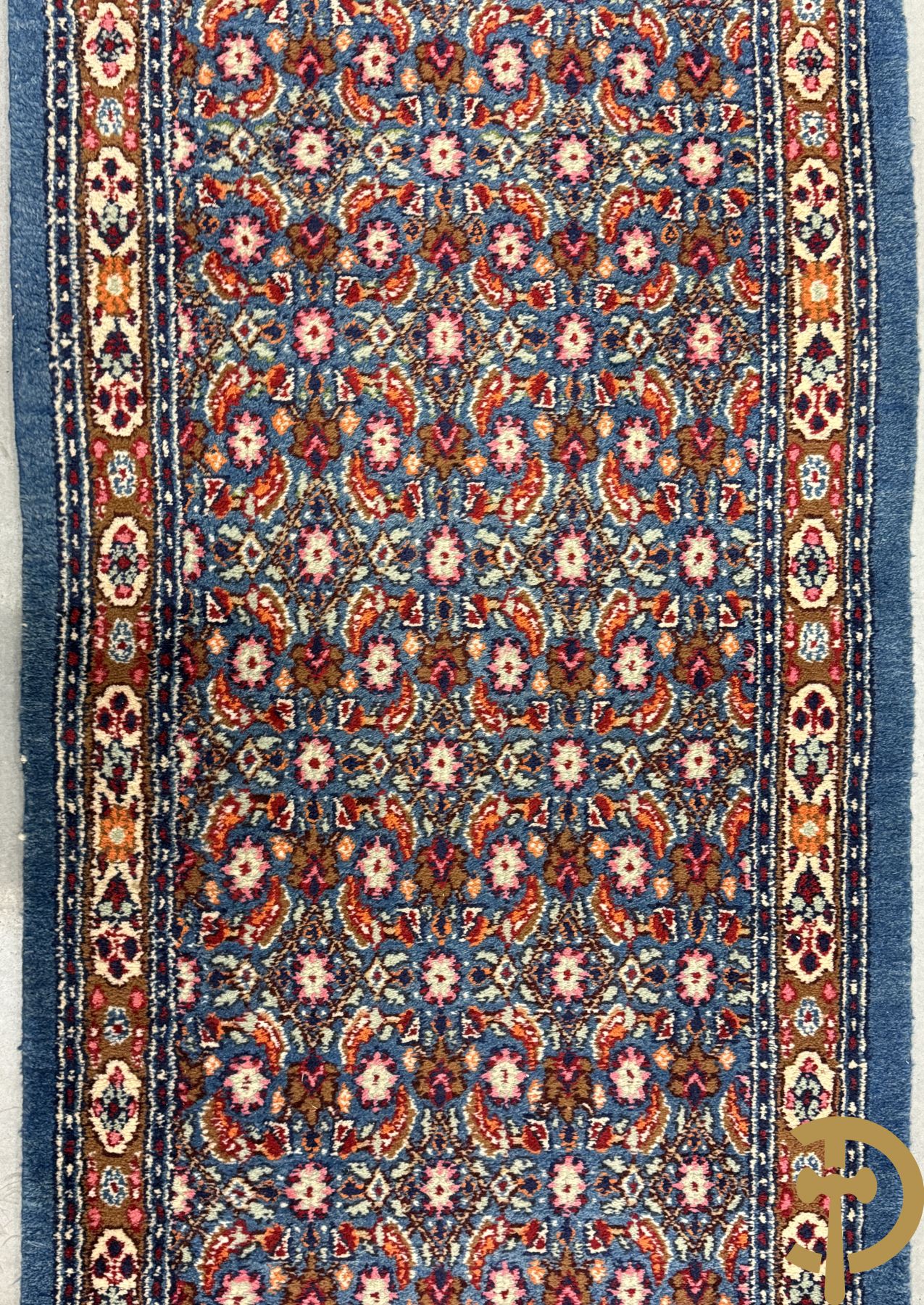 Twee oosterse handgeknoopte lopers