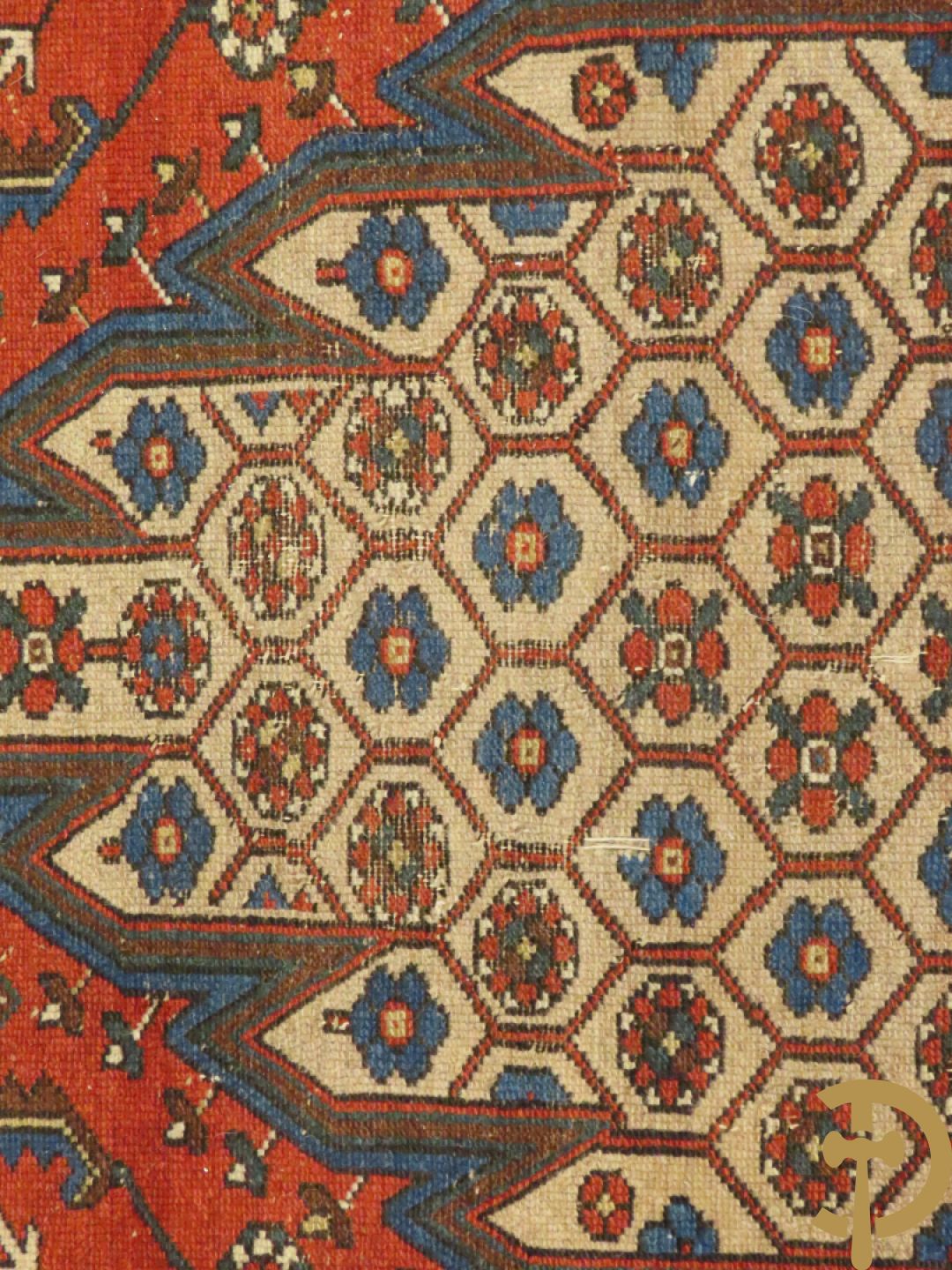 Drie oosterse handgeknoopte tapijten Kaukasus