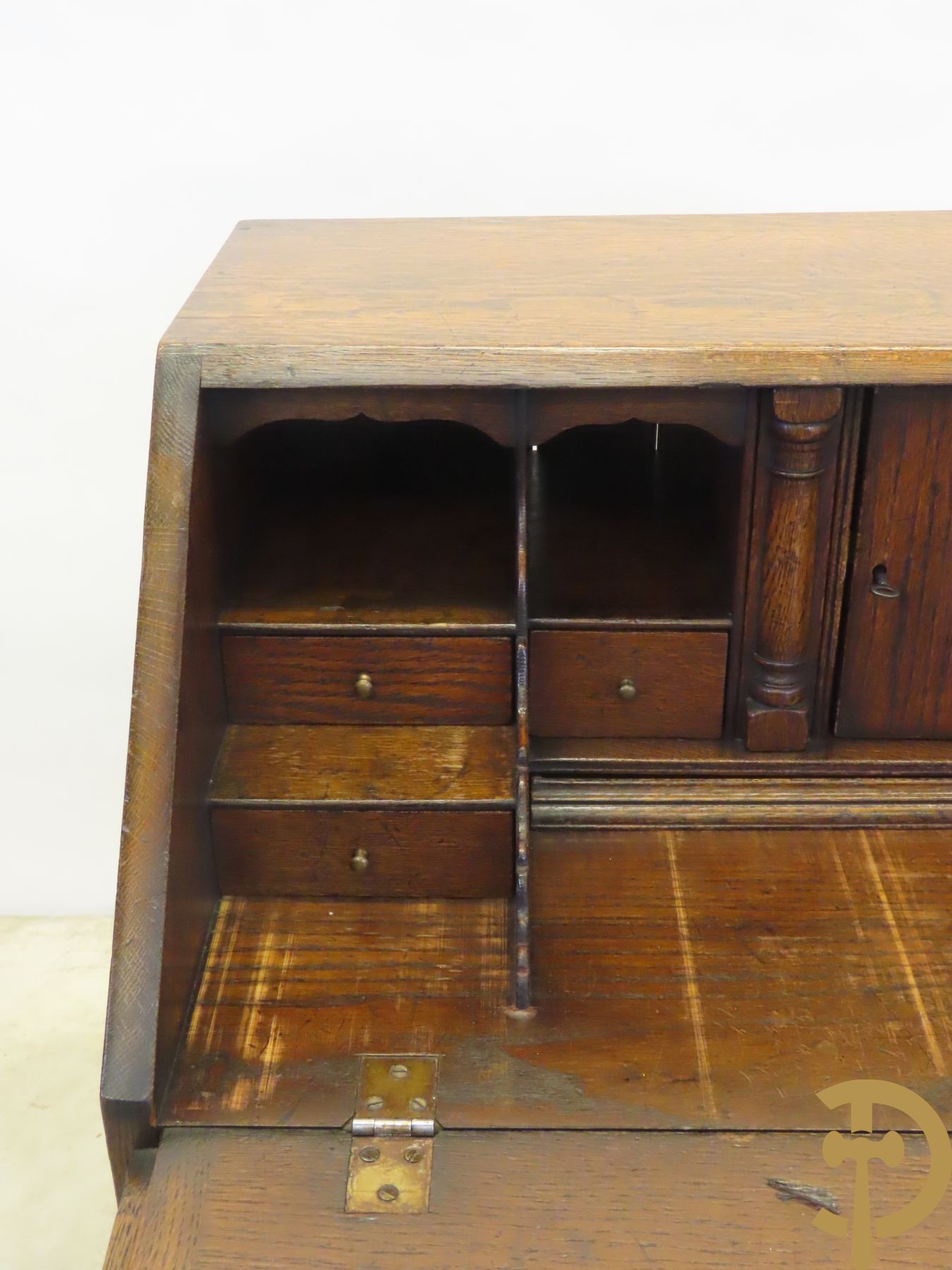 Massief eiken Engelse klapsecretaire met mooi interieur, schrijfblad en 6 lades