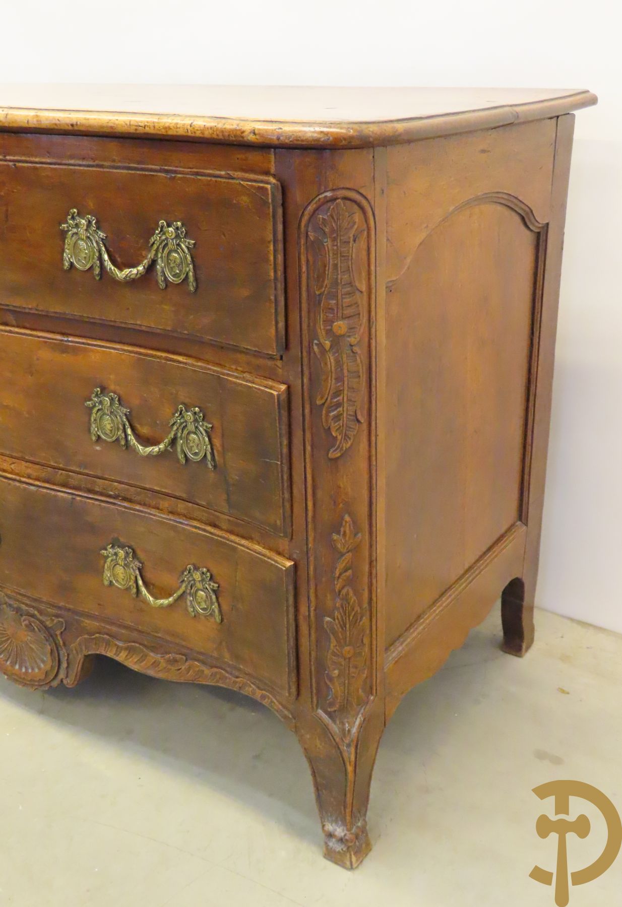 Notelaren orgelgebogen drieladencommode met afgeronde zijkanten, Louis XIV stijl