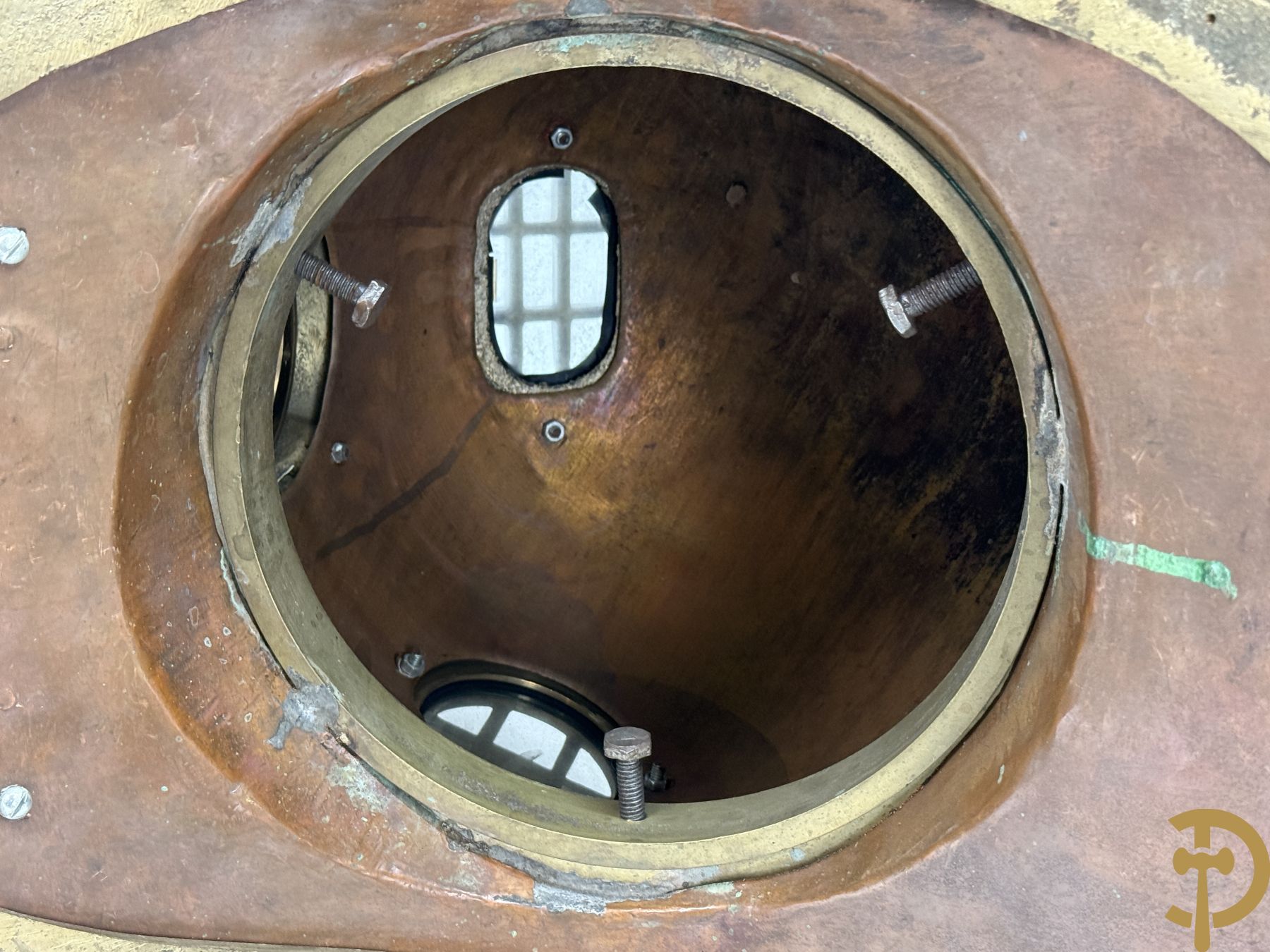 Koperen replica duikershelm