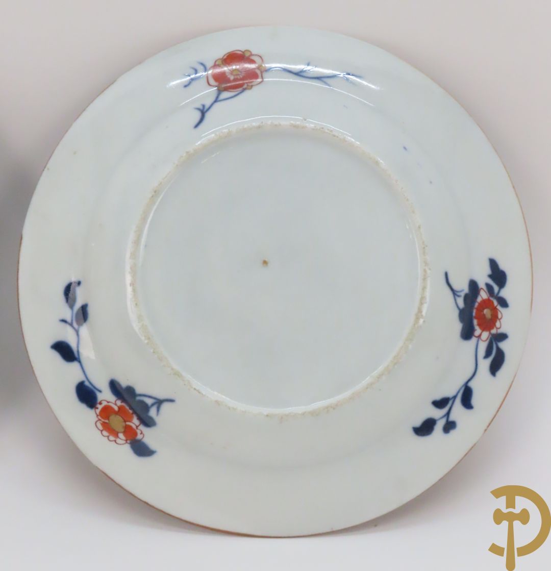 Paar Imari borden + 1 ander Imari bord + 2 Imari coupjes + Imari schoteltje