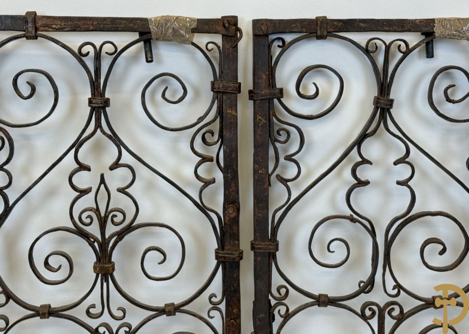 Tweedelig smeedijzeren raamvoorzetstuk