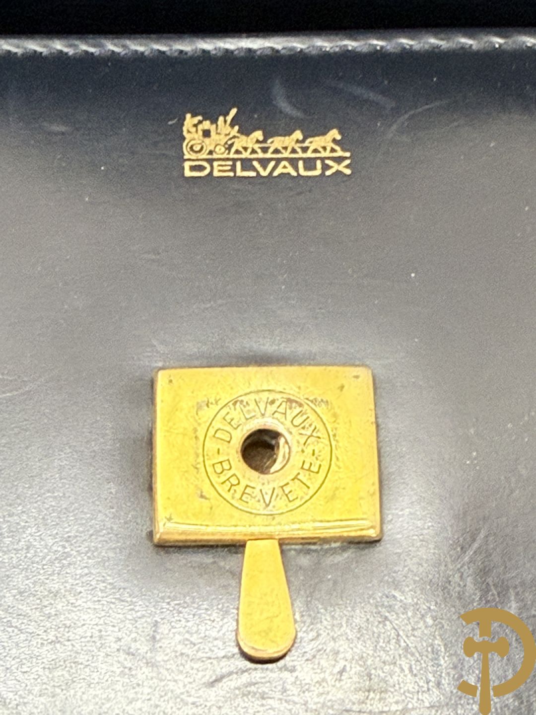 Blauwe lederen vintage Delvaux handtas + gelakte zwart lederen vintage Delvaux handtas met zak