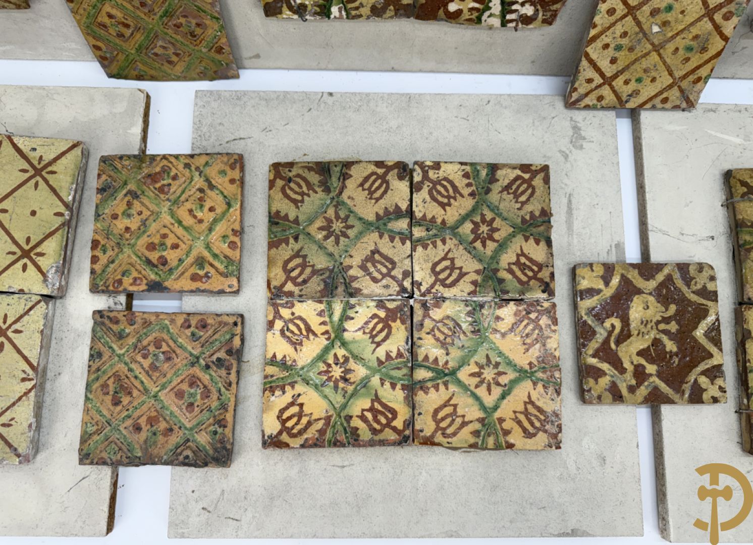 Verzameling 18e en 19e Torhoutse tegeltjes