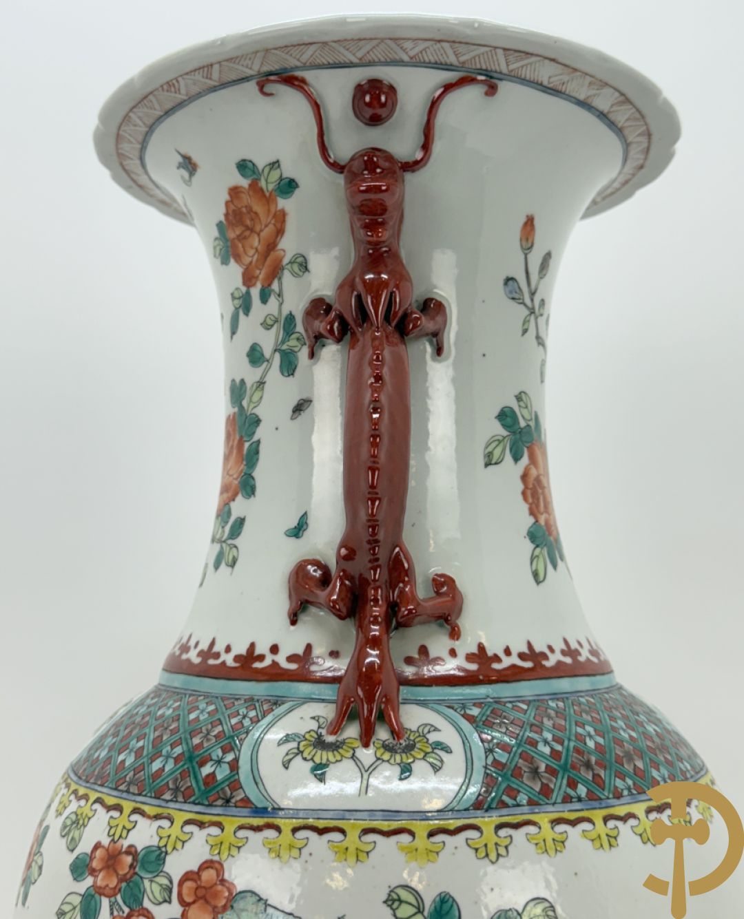 Chinese porseleinen vaas met bloemen en vogelmotieven