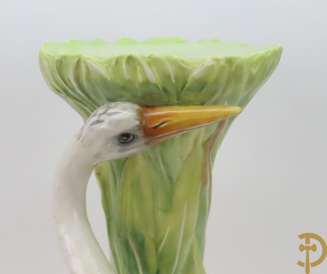 Keramieken zuil met ooievaar in het riet met cachepot erop, Italiaans, gemerkt