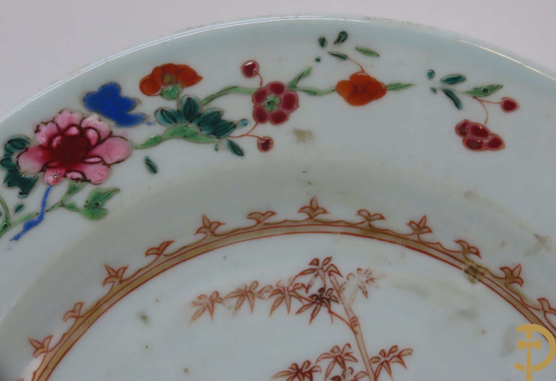 Acht Chinese porseleinen borden w.o. blauw/wit met bloemendecor, 2 blauw/witte borden, 2 Imari borden (1 met ster), 2 porseleinen borden met decor van bloemen in landschap en octagonaal bord