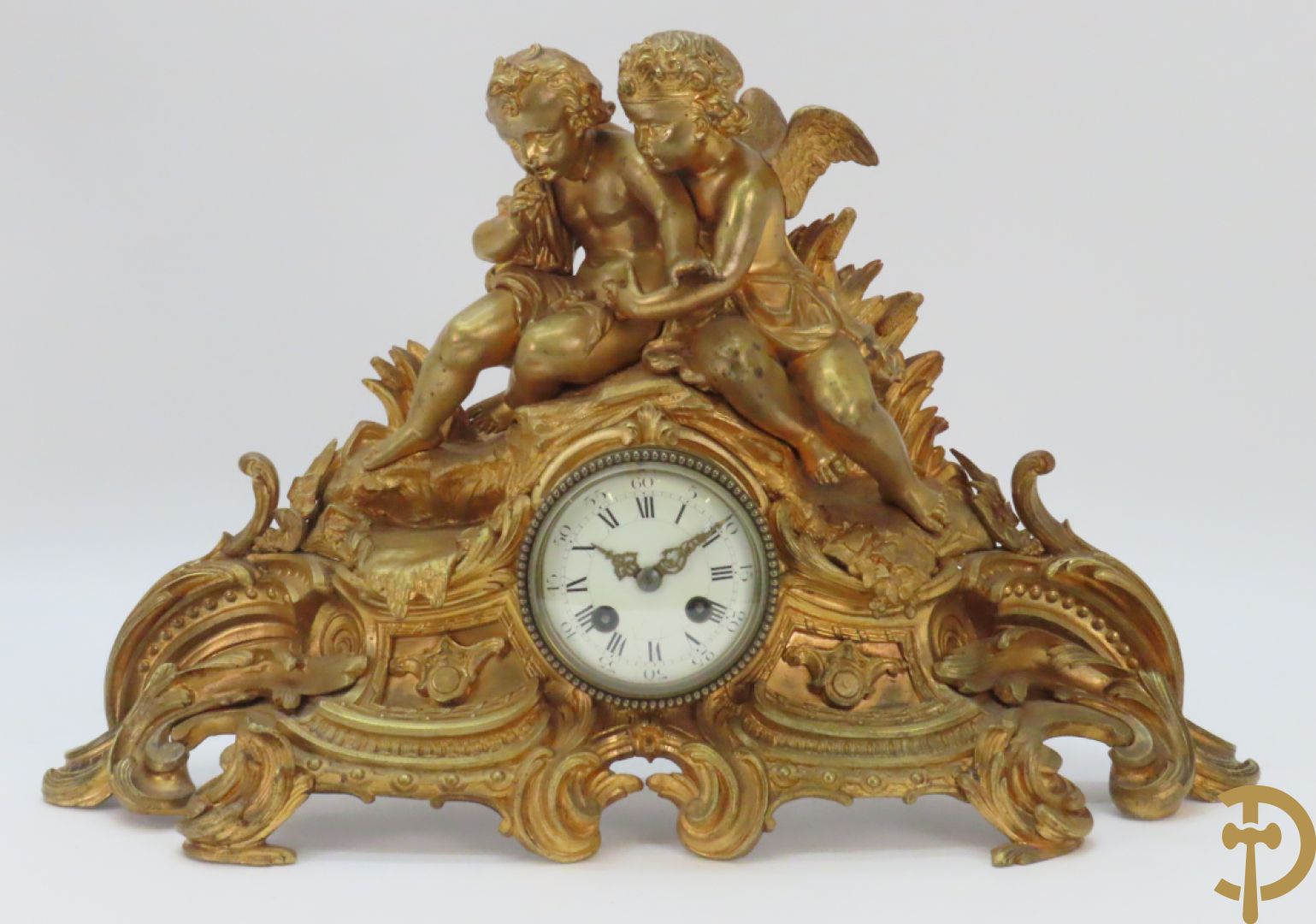 Bronzen schouwklok bezet met 2 cupido