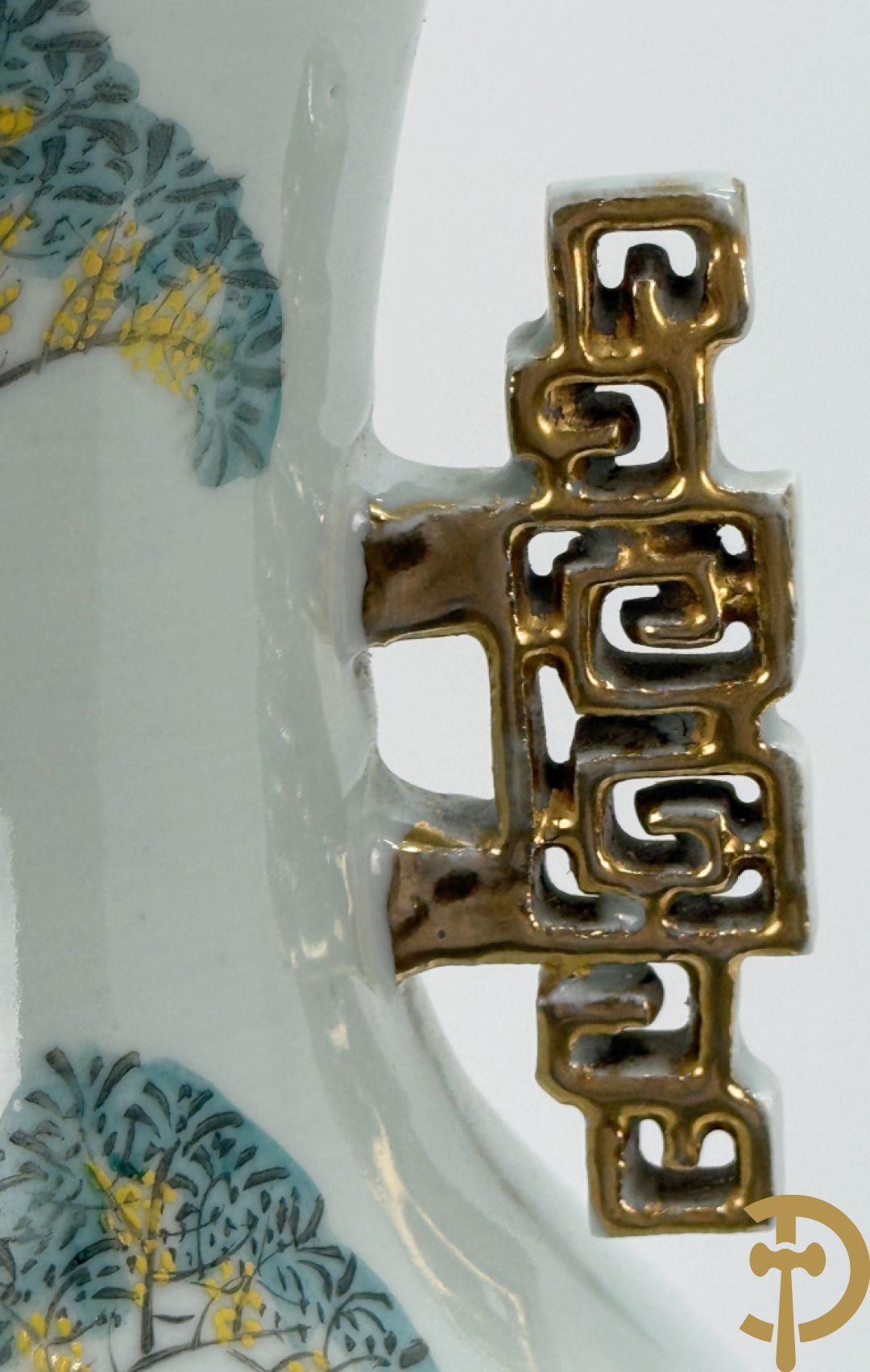 Chinese porseleinen vaas met decor van wijsgeer omgeven door kinderen