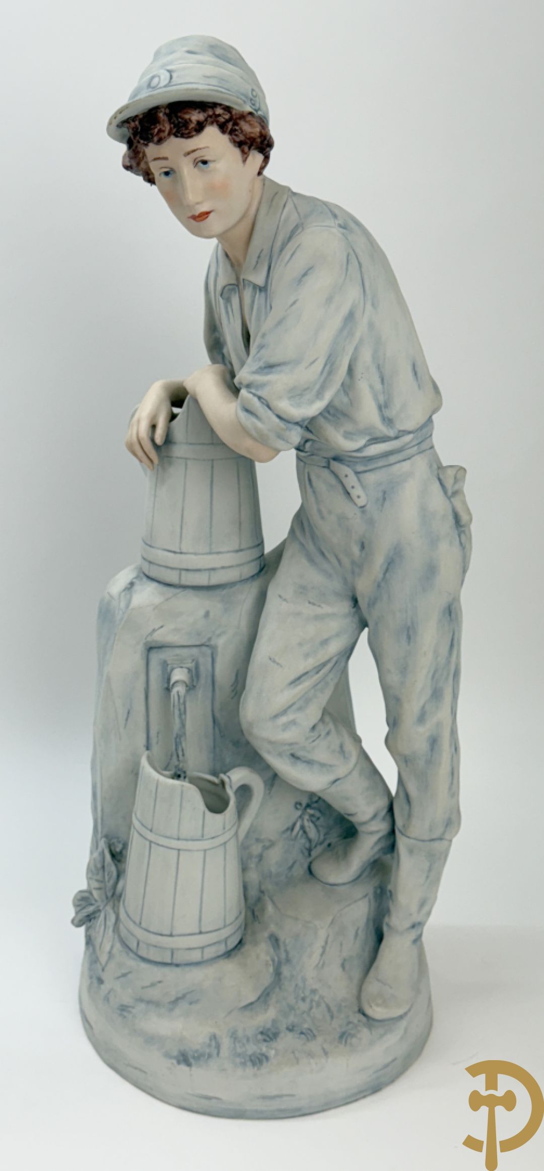 Paar Royal Dux beelden van koppel bij de waterbron, nummers 10563 en 10564