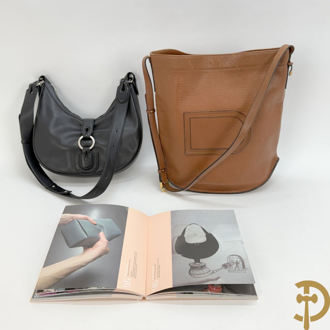 Bruine en zwart lederen handtas Delvaux + boek van Delvaux met documentatie