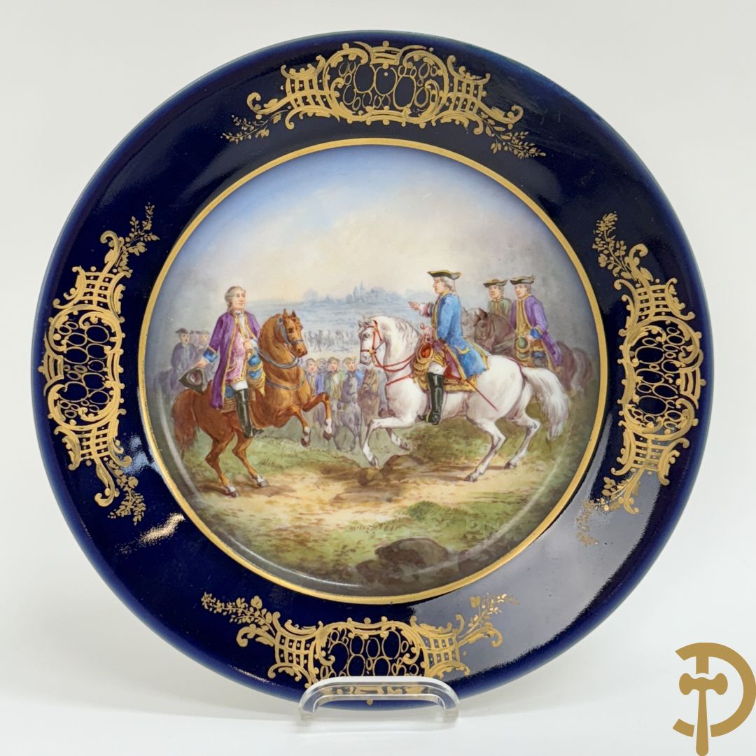 Paar handbeschilderde porseleinen Sèvres borden 