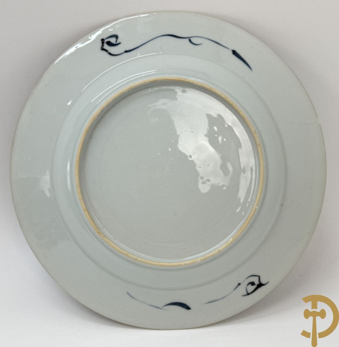 Acht Chinese porseleinen blauw/wit bordjes met bloemendecor, Kangxi