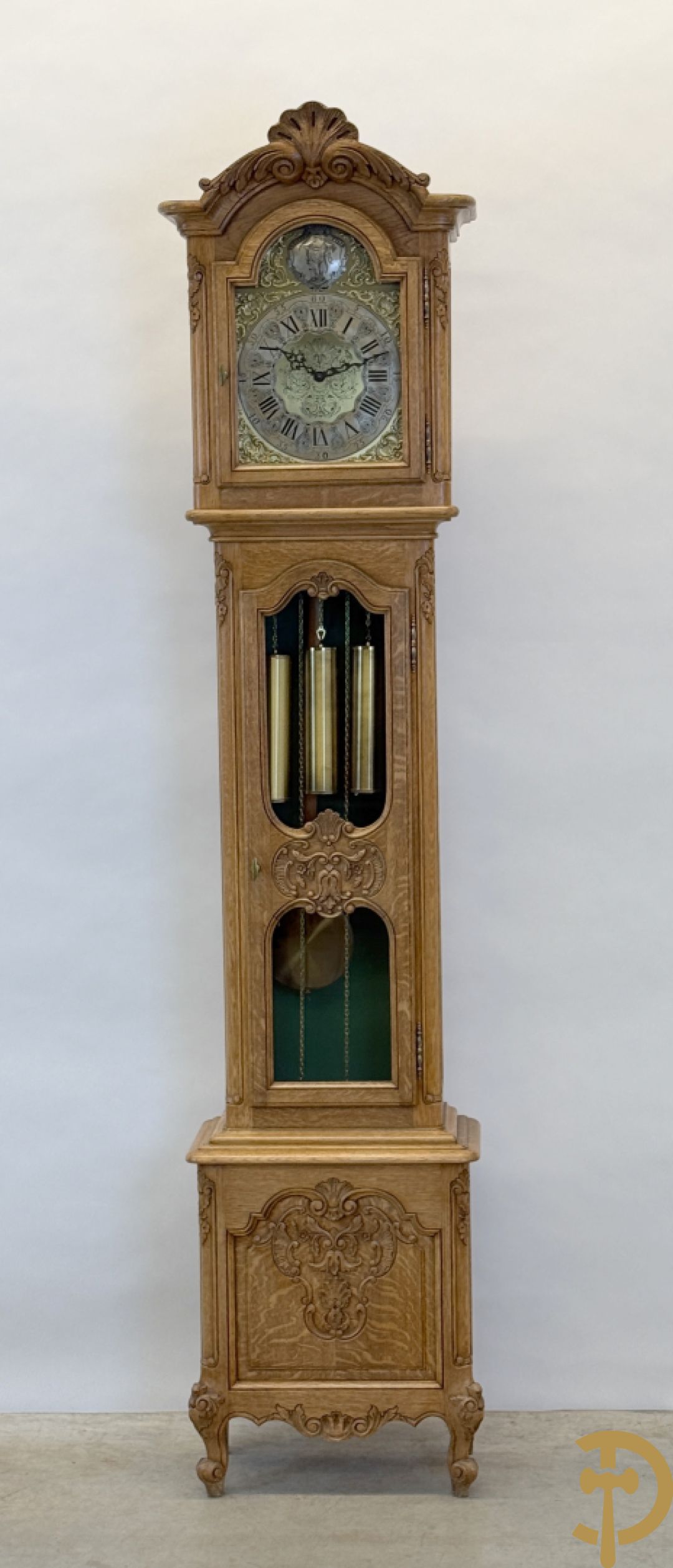 Massief eiken staande klok Louis XV stijl met bloemensculptuur