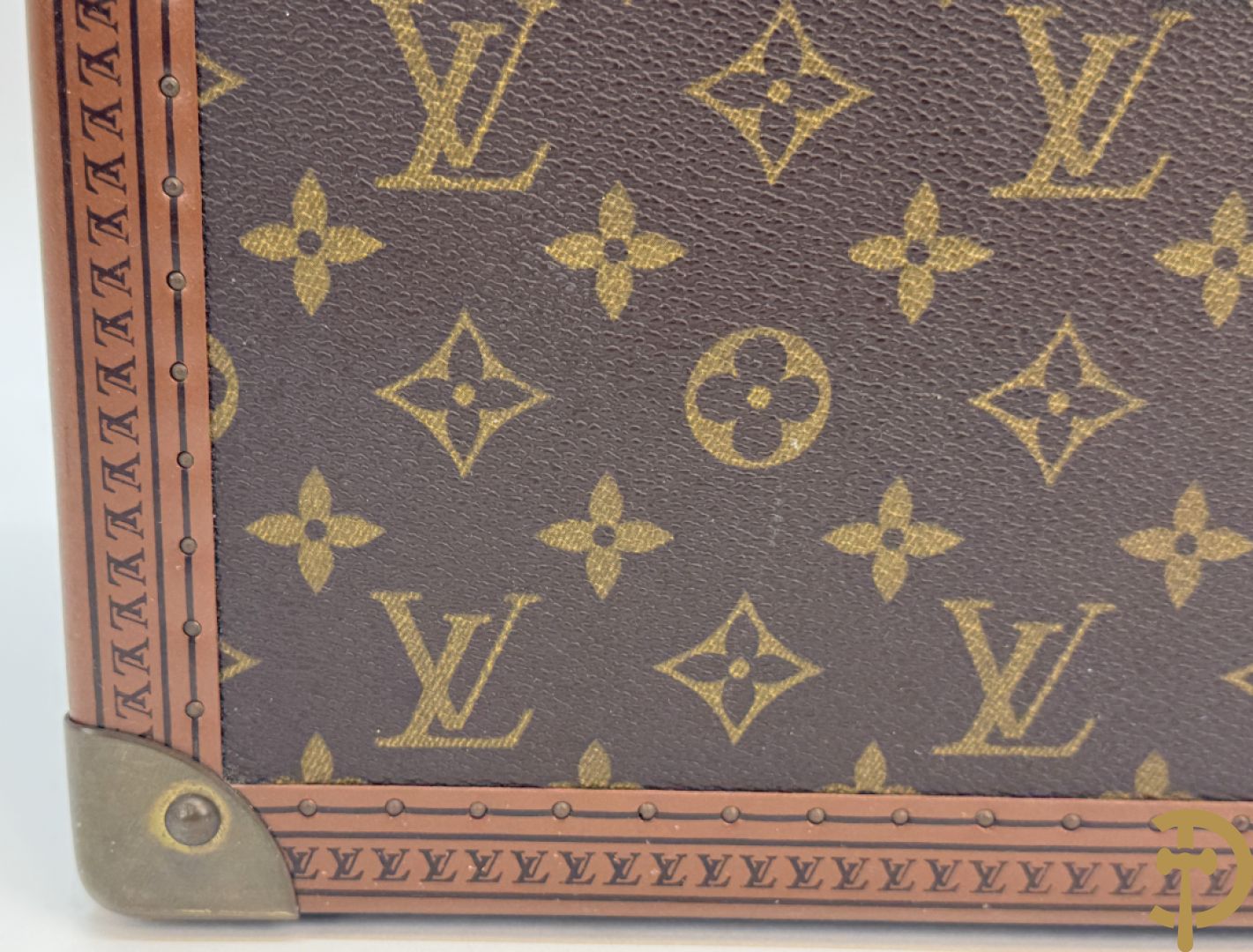 Louis Vuitton beauty case met verschillende vakjes en genummerd 948947