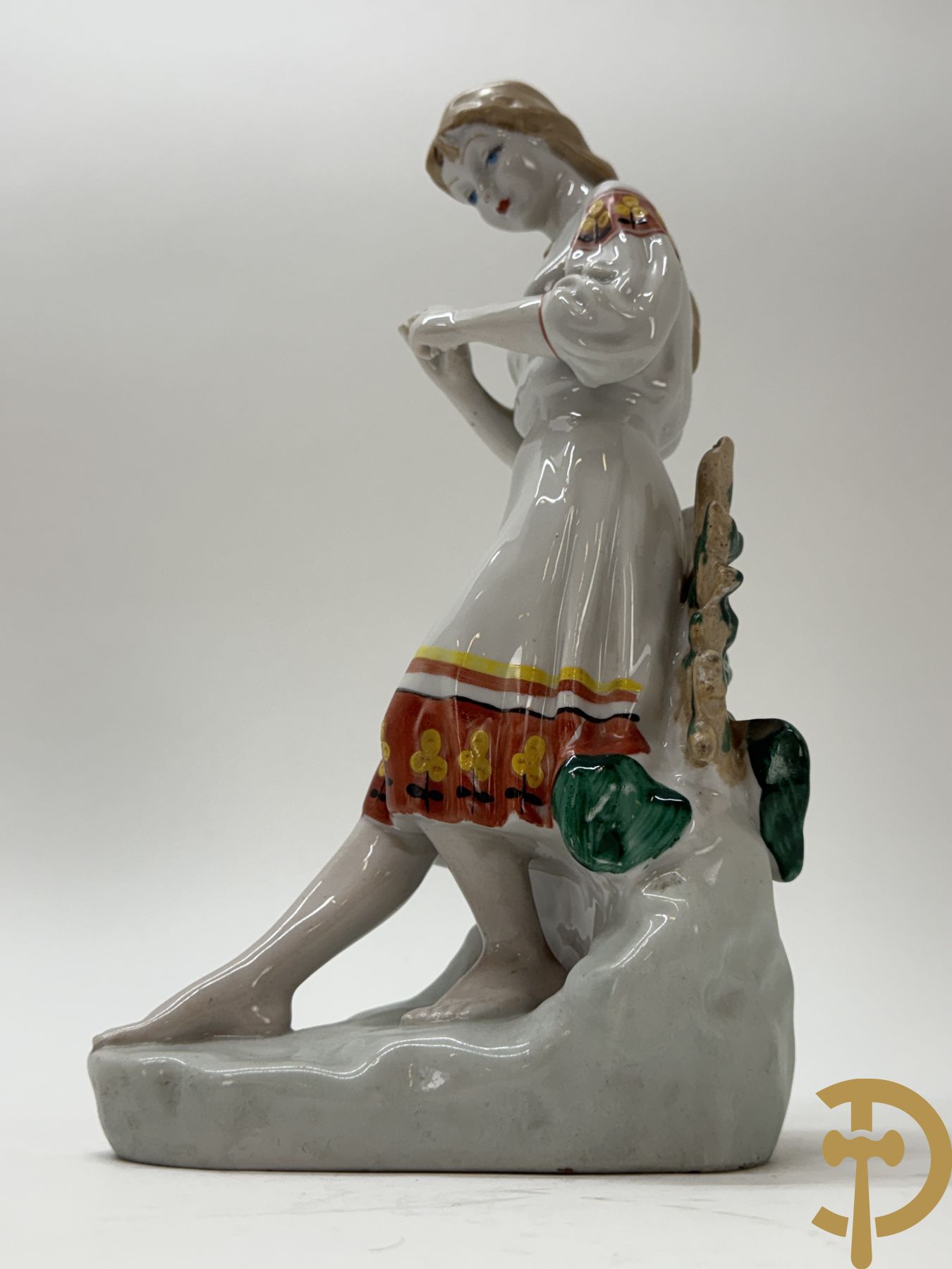 Porseleinen dame met bloem, Art deco periode