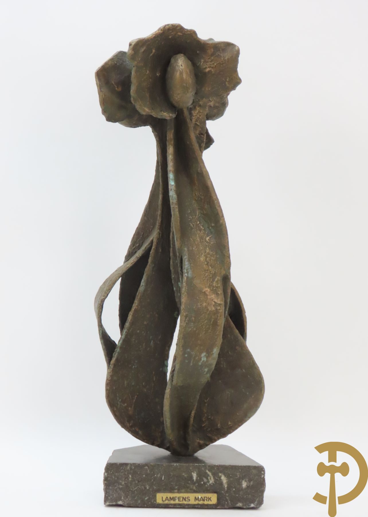 Lampens Marc (van) LM gemonogrammeerd - Bronzen gepatineerde bloem