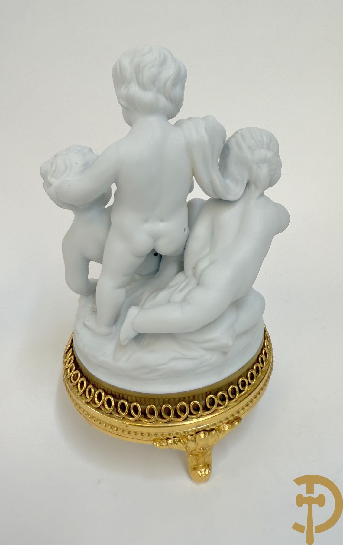 Vier Spaanse gekleurde biscuits met kinderen, Zaphir gemerkt + Italiaanse biscuits met cupido