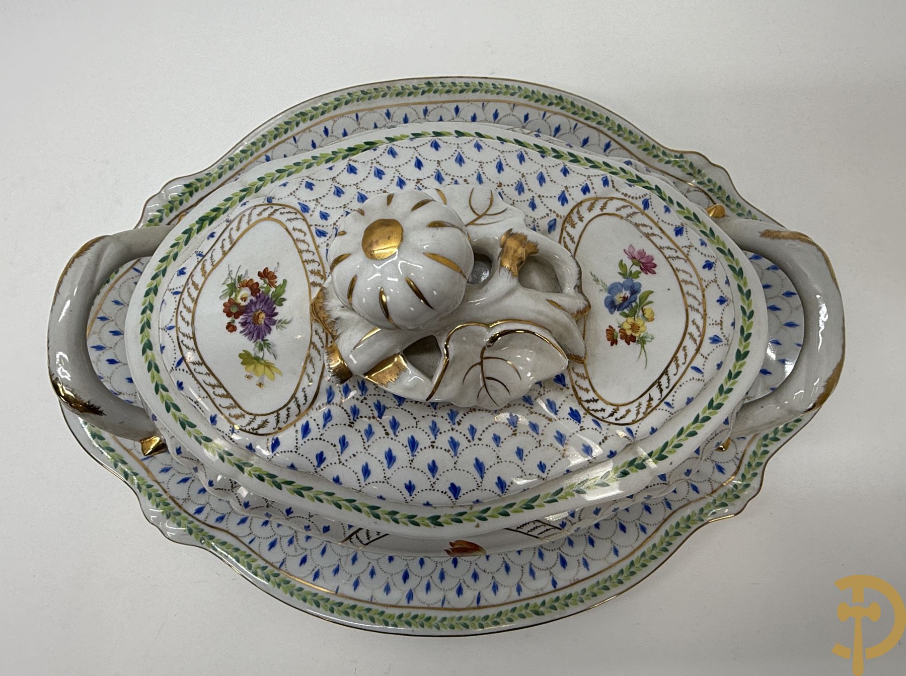 Wit porseleinen milieu de table met bloemendecor, Limoges gemerkt