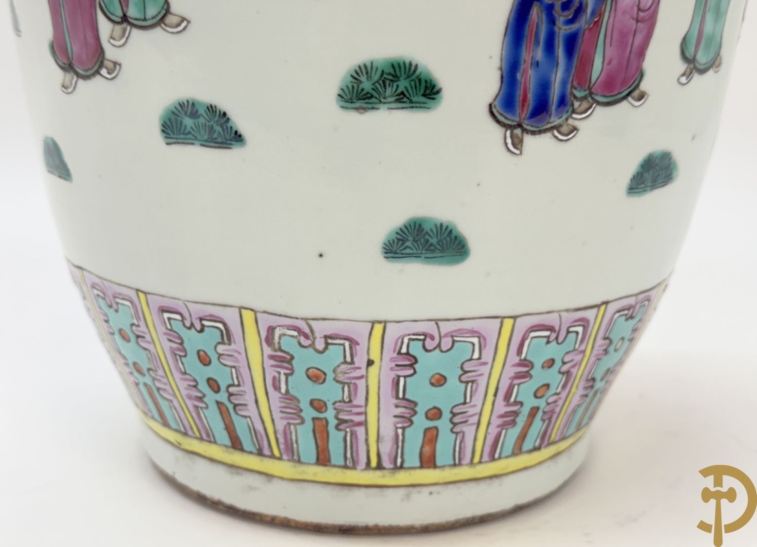 Chinese porseleinen vaas met dubbel decor van geanimeerd interieurzicht en mannen op paarden