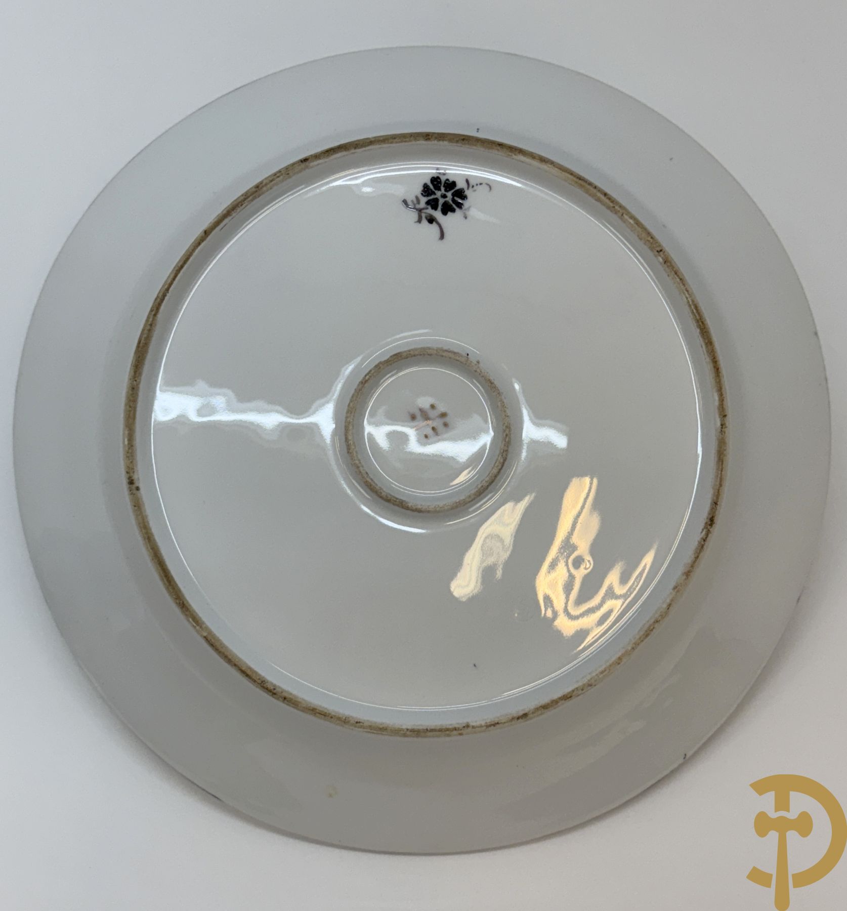 Paar handgekleurde Franse porseleinen borden met vogeldecor, 19e