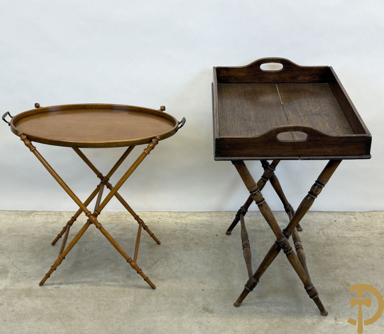 Engelse butlertray met rechthoekige plateau en Engelse butlertray met ovale plateau