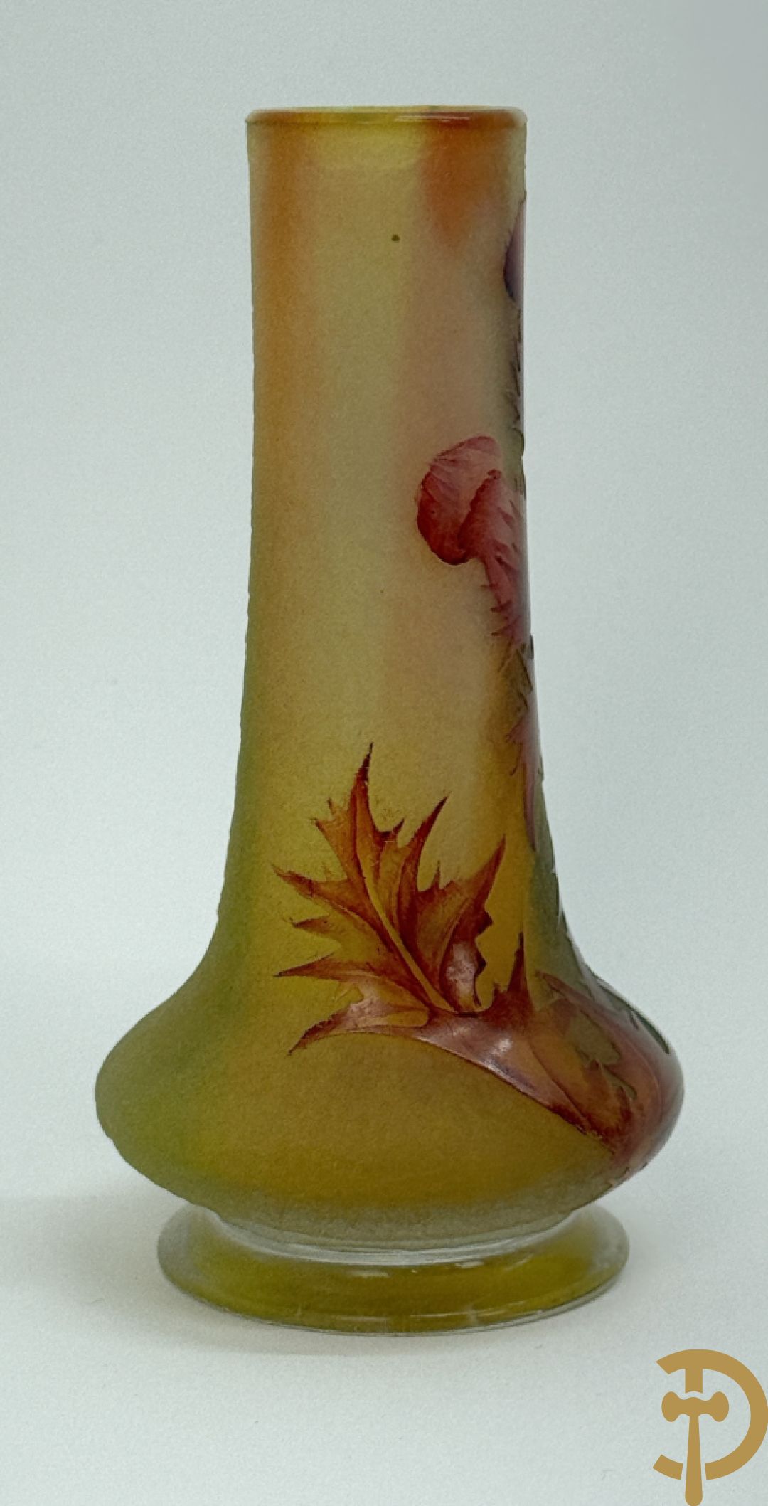Vaasje in glaspasta met disteldecor, Daum Nancy getekend