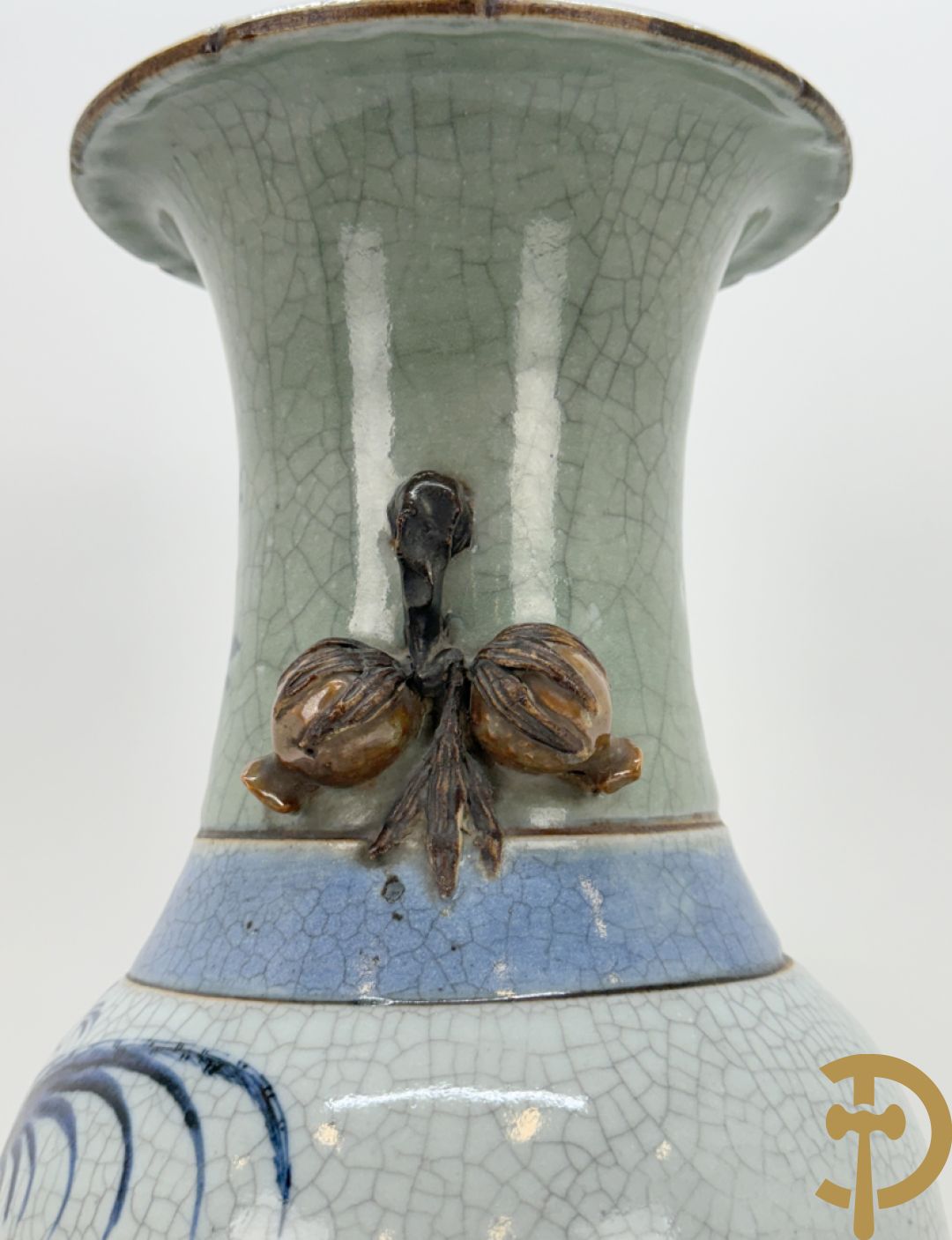 Chinese porseleinen blauw/witte Nankin vaas met bloemen- en vogeldecor en bezet met vruchten