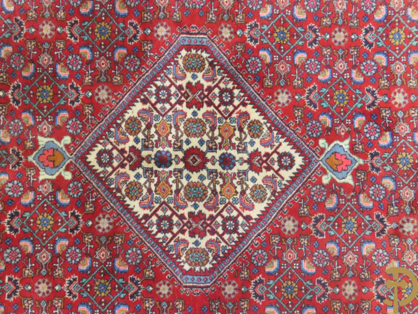 Oosters handgeknoopt tapijt met centraal decor