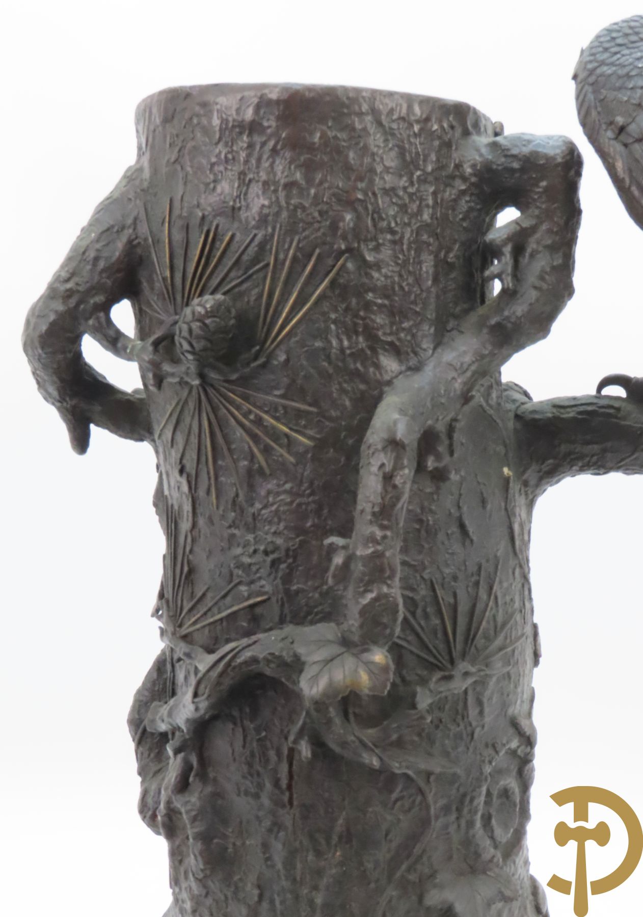 Bronzen ornament van boomstronk met takken en adelaar