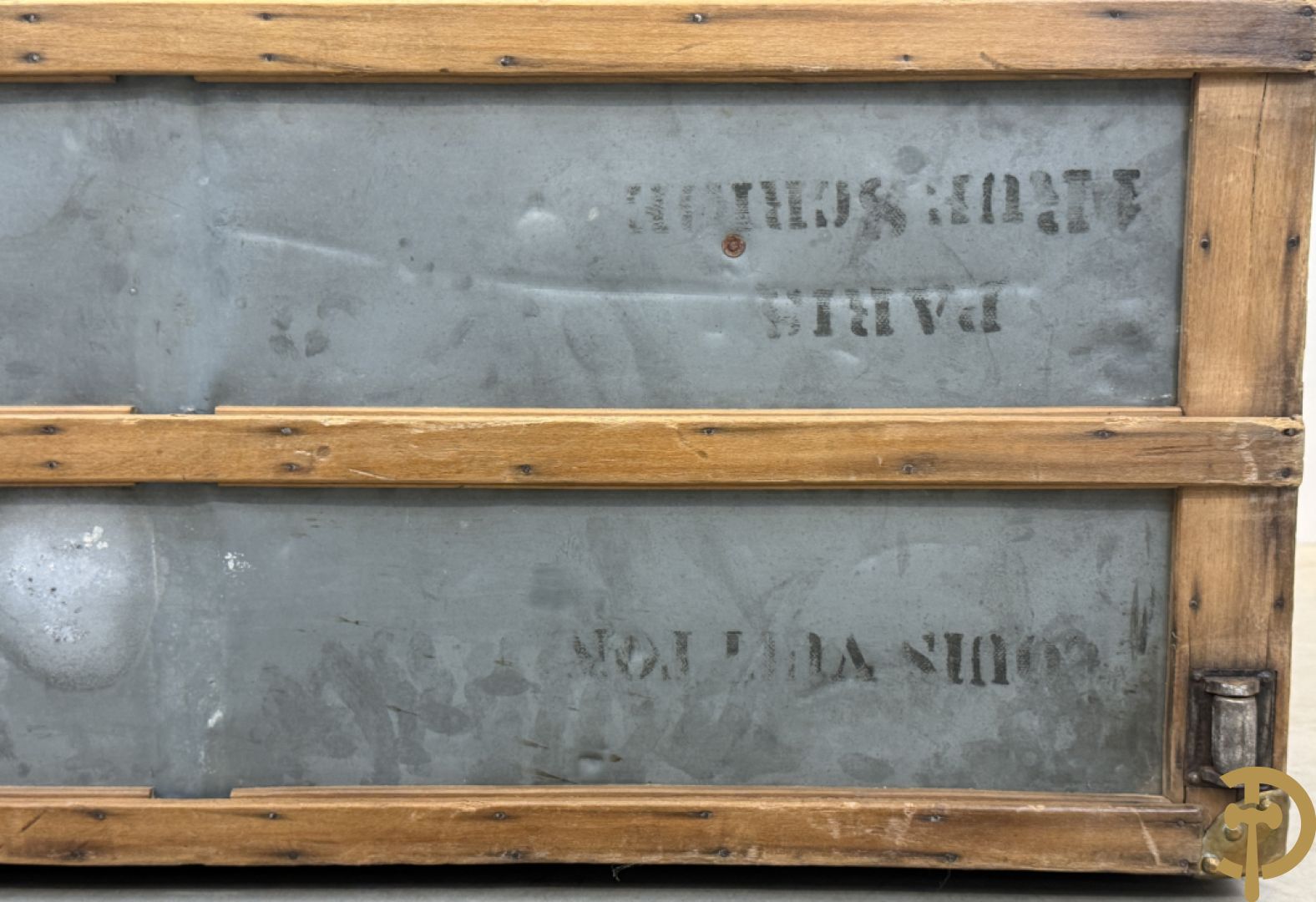 Antieke reiskoffer Louis Vuitton met houten latten, genummerd N41601, met bijhorende sleutel