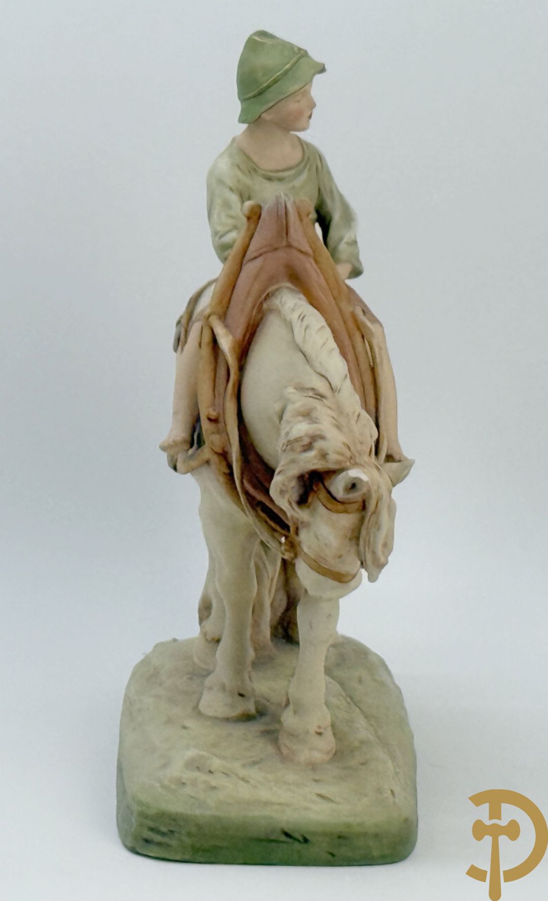 Royal Dux van jongeman op boerepaard, nummer 1693