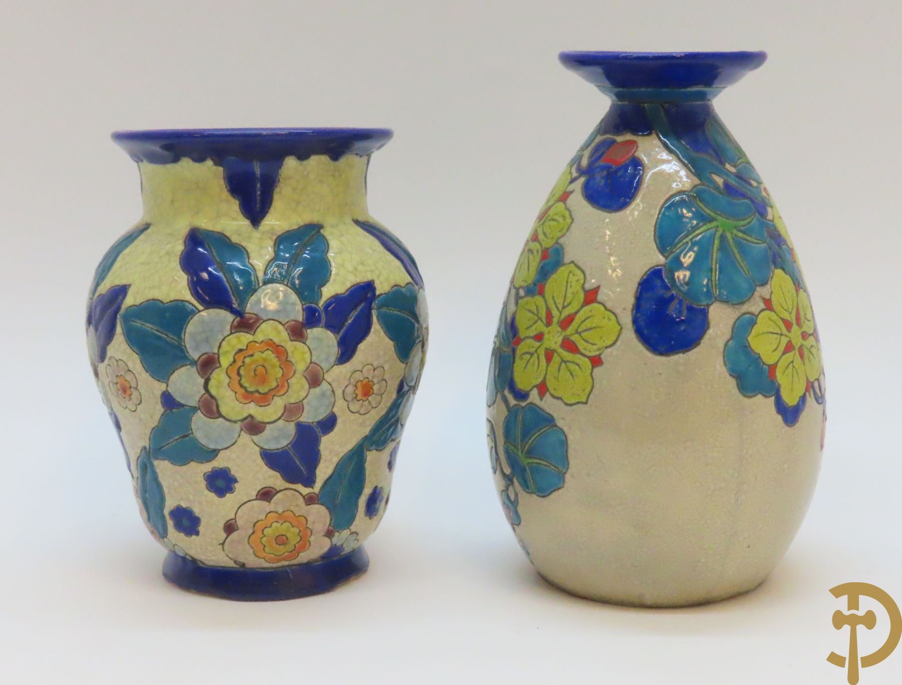 Boch Keramis vaas met bloemen, decor 2765 + Boch Keramis vaas, decor 2542