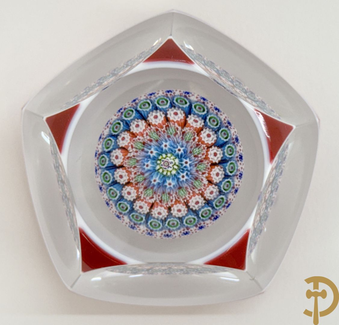 Saint Louis : Presse papier met mille fleurs decor, gedateerd 1969