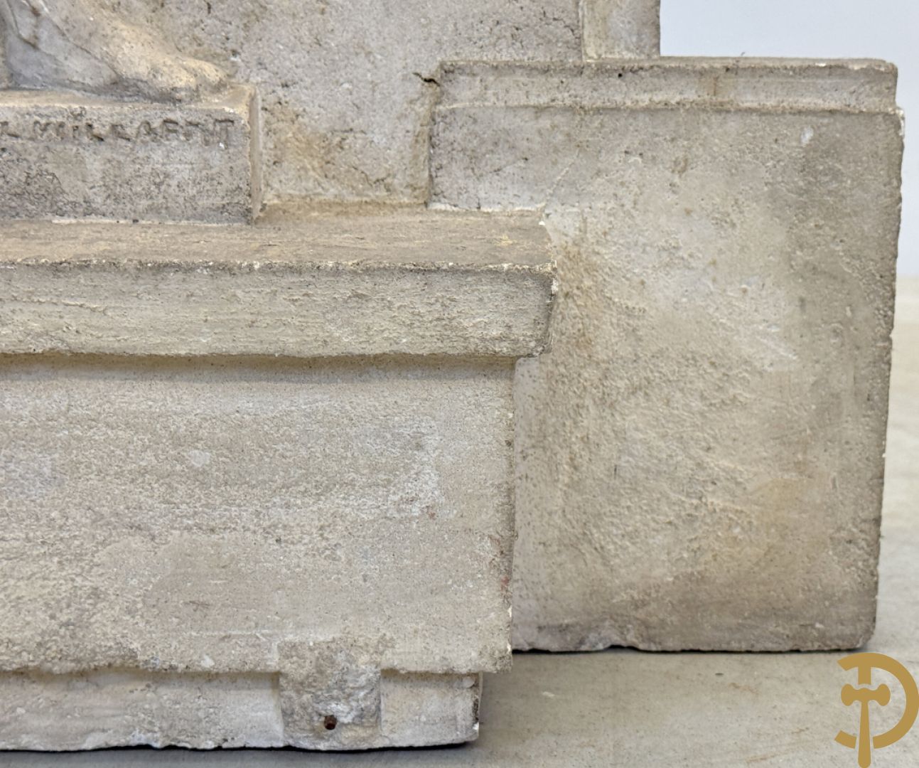 WILLAERT getekend - Gestyleerd Art Deco basrelief met Icarus en vliegenierssymbool in beton