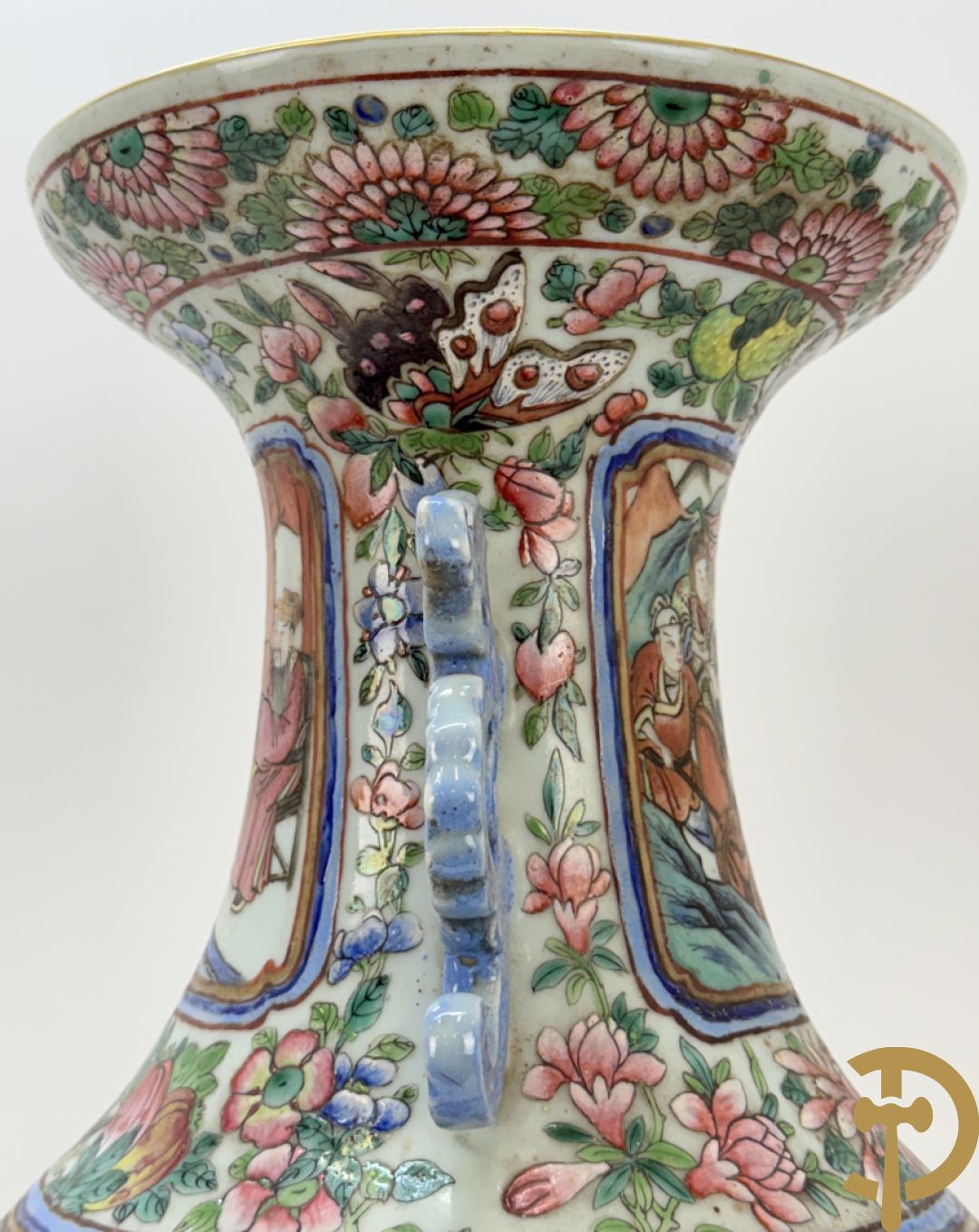 Chinese porseleinen vaas met geanimeerd krijgerdecor en vogeltaferelen