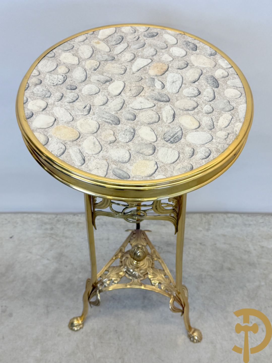 Koperen geajoureerde staander, Jugendstil