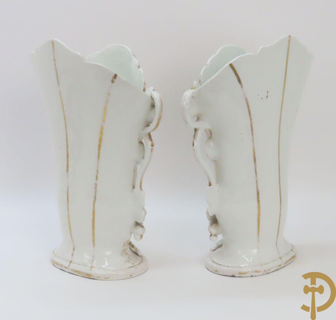 Paar porseleinen Vieux Paris vazen met decor van lieftallige dames