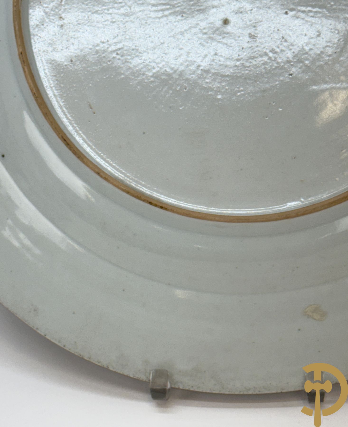 Chinees porseleinen Imari bord met landschapsdecor en bloemen