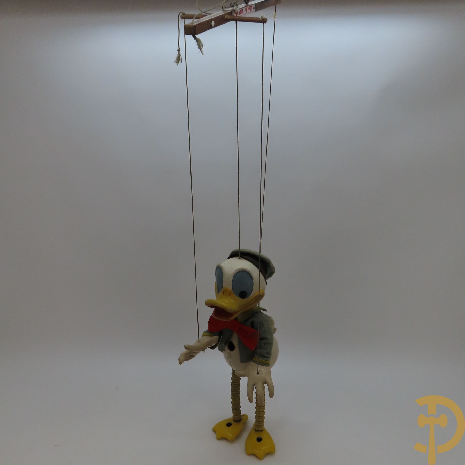Oude handpop Donald Duck, Pelham Puppets