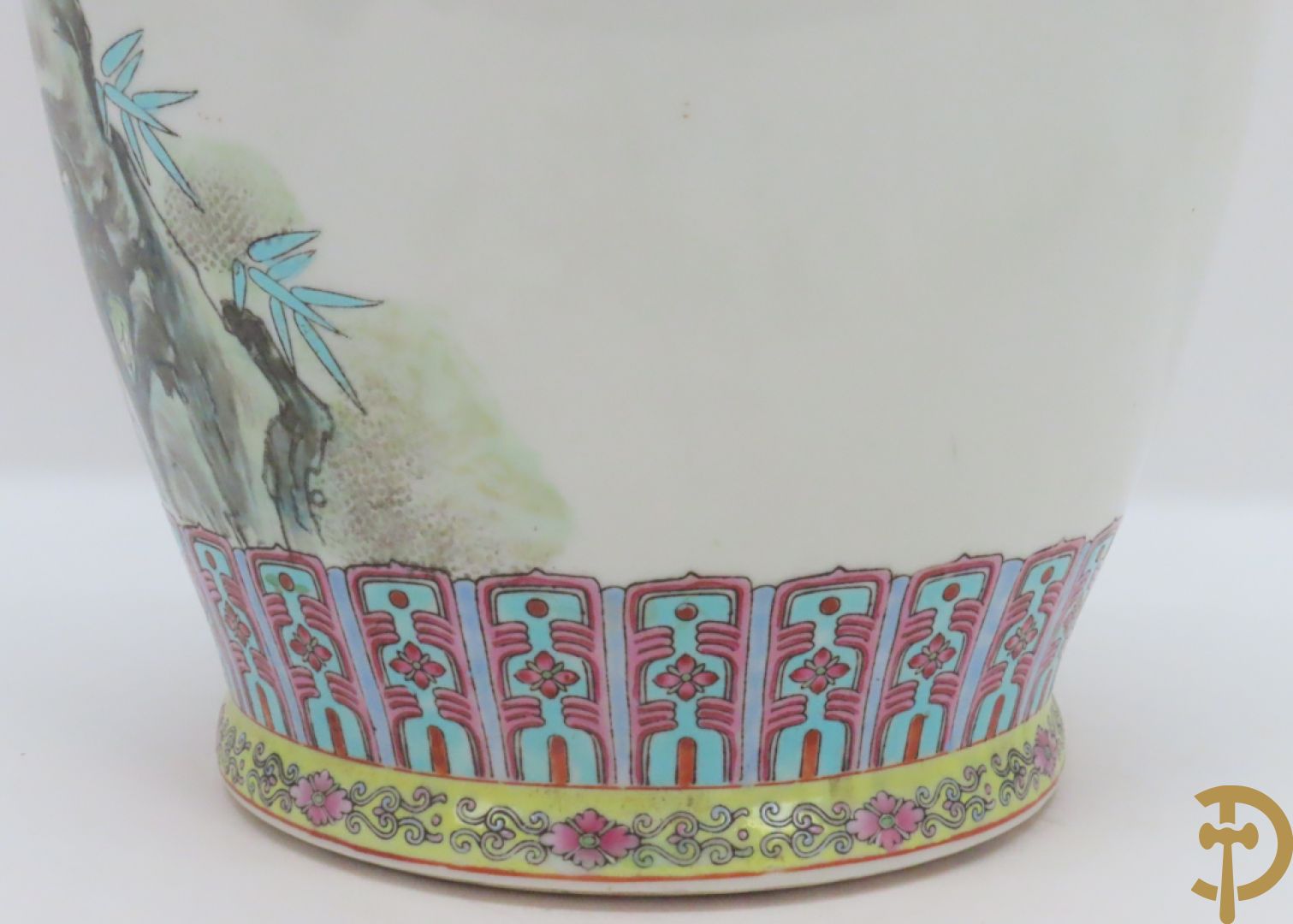 Chinese porseleinen repubieksvaas met bloementafereel