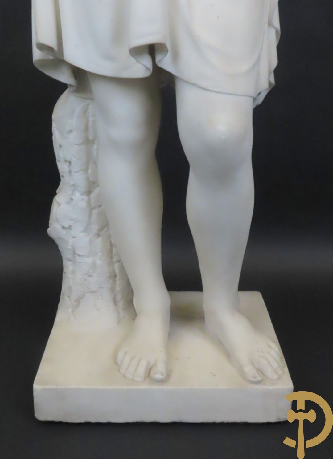 Onleesbaar getekend links achter 