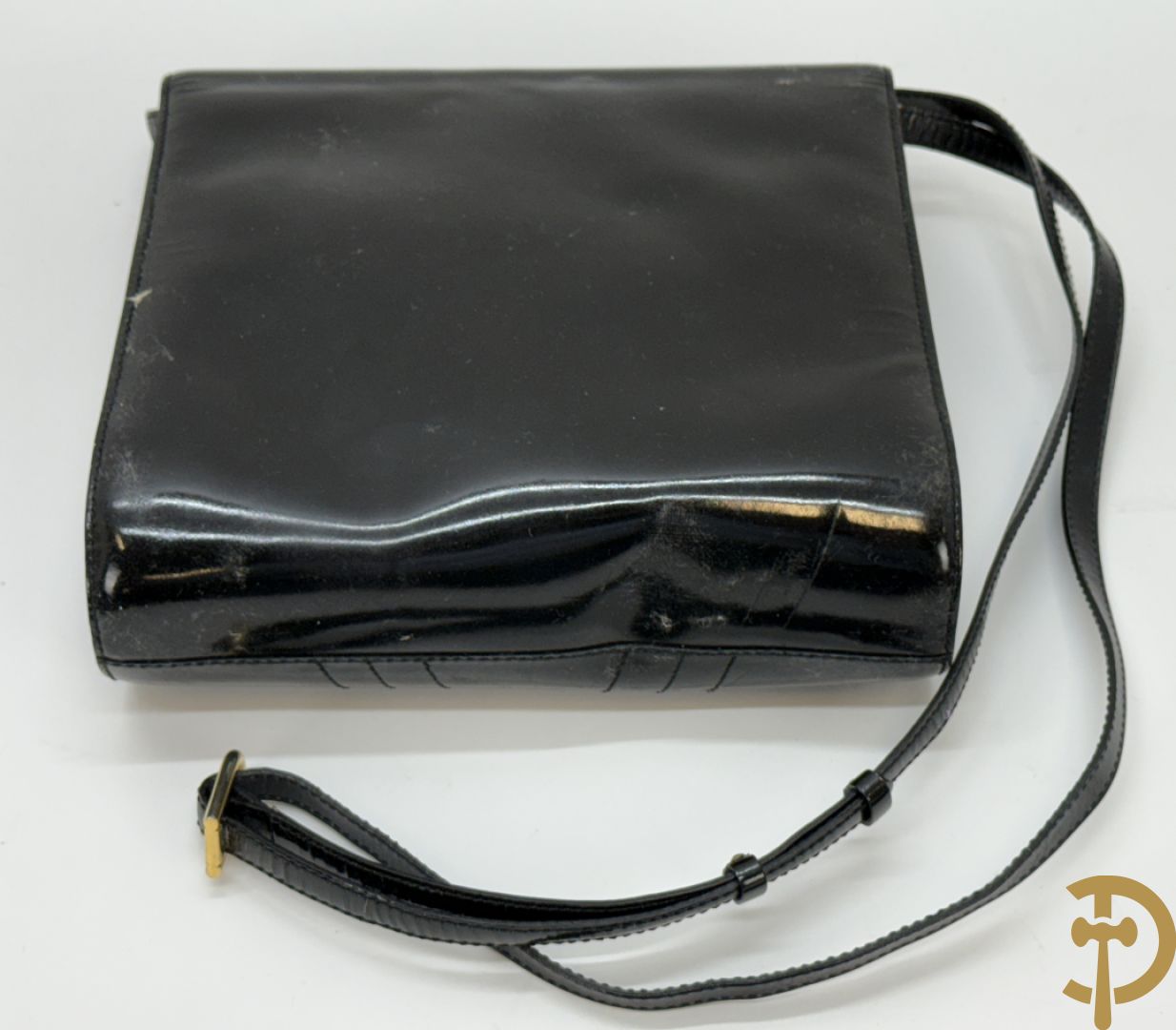 Blauwe lederen vintage Delvaux handtas + gelakte zwart lederen vintage Delvaux handtas met zak