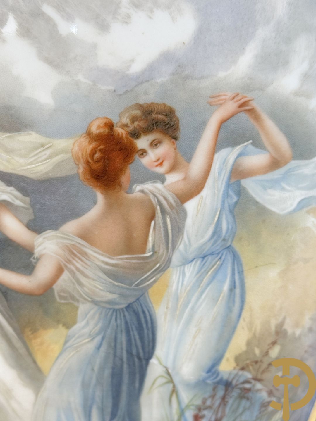 Porseleinen siervaas met idyllisch landschap met 4 dansende dames op blauwe fond, gemerkt Orly