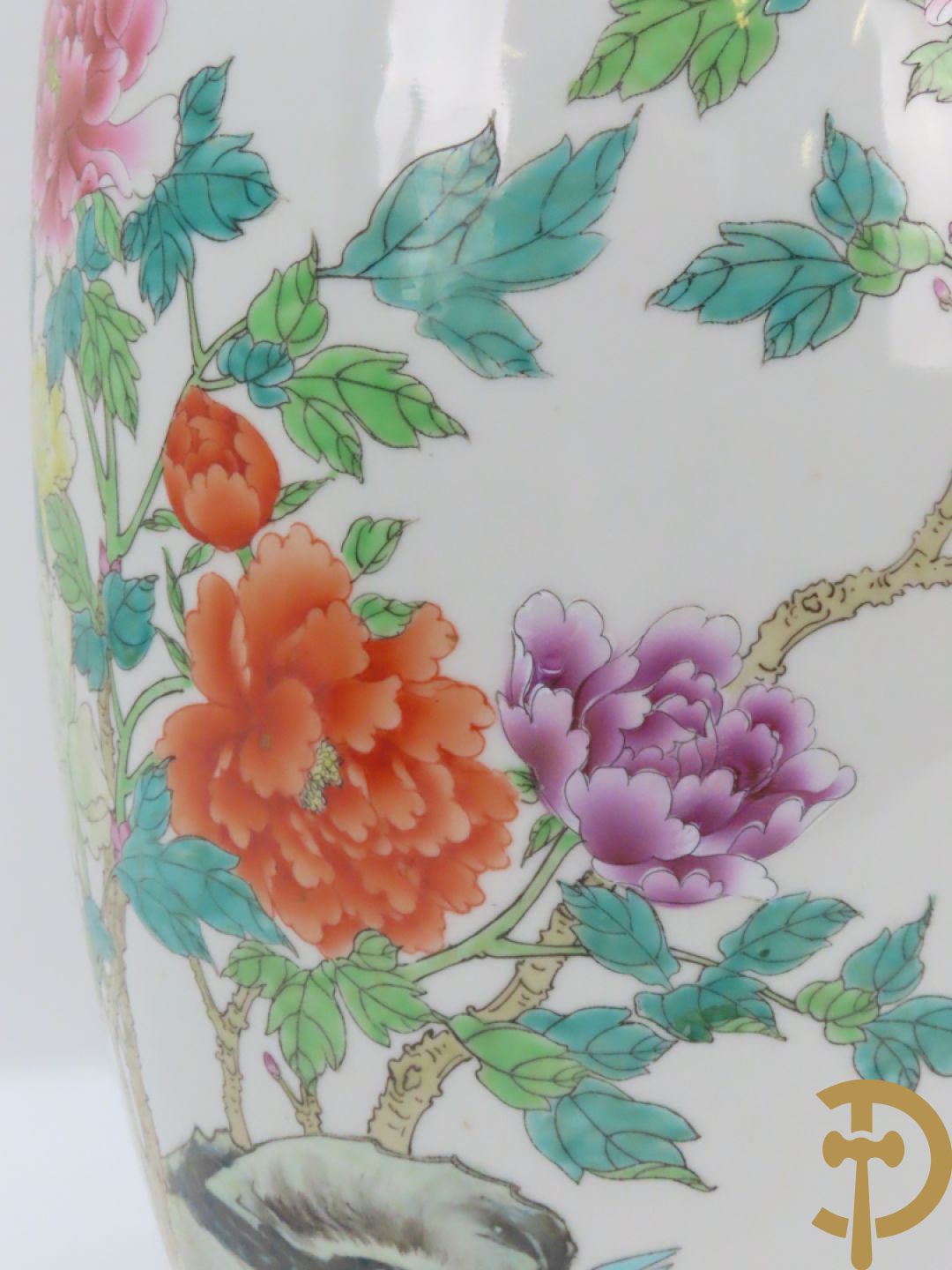 Chinese porseleinen repubieksvaas met bloementafereel