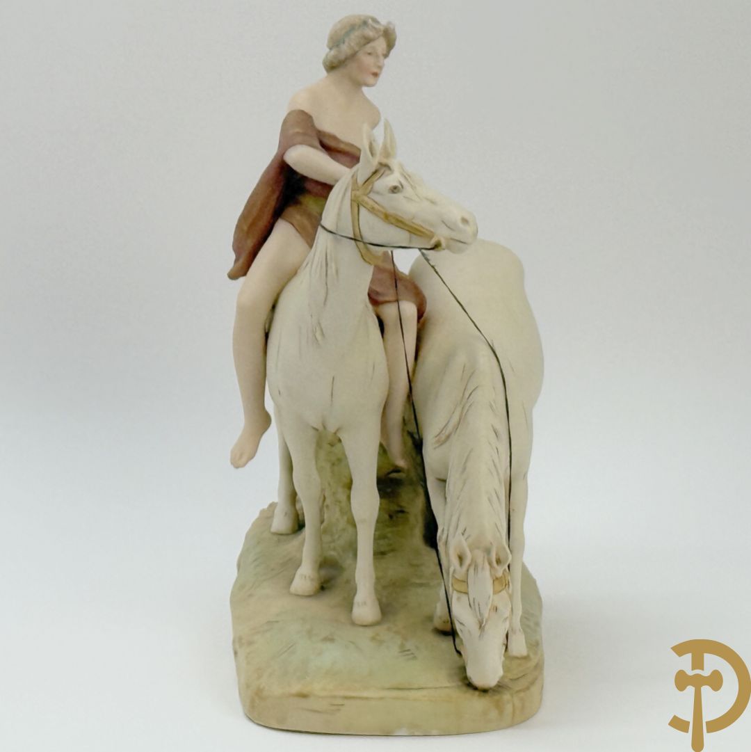 Paardenmenner in Royal Dux, onderaan gemerkt nr. 2072